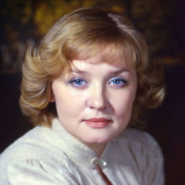 Вера Алентова