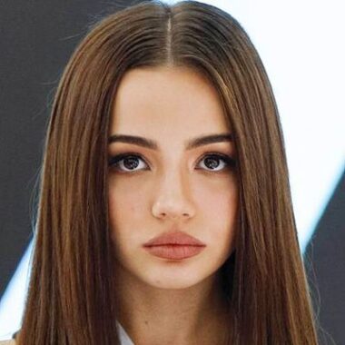 Валя Карнавал