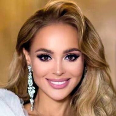 Анна Калашникова